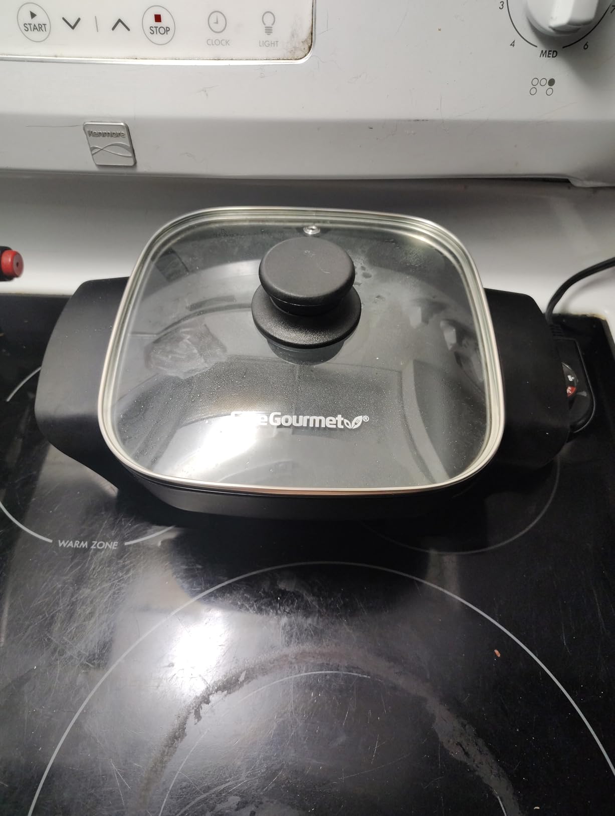 Elite Gourmet 2.5Qt Compact Nonstick Electric Skillet, 8