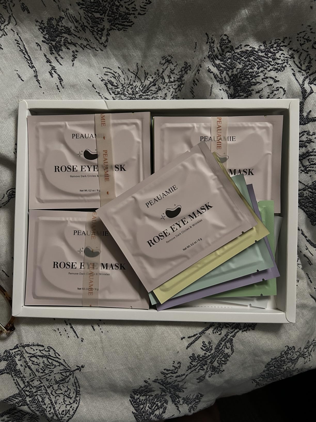 PEAUAMIE Under Eye Patches Gold and Hyaluronic Acid for Puffy Eyes, Rose Eye Masks for Dark Circles and Puffiness Skin Care Smooth Wrinkles (30 Pairs) customer photo 2