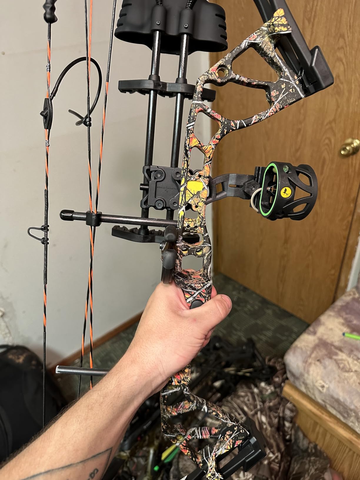 Bear Archery Royale Ready to Hunt Compound Bow Archery Set with Archery Accessories for Adults and Youths, 12”- 27” Draw Length, 5-50 Lbs Draw Weight, Up to 290 FPS customer photo 1