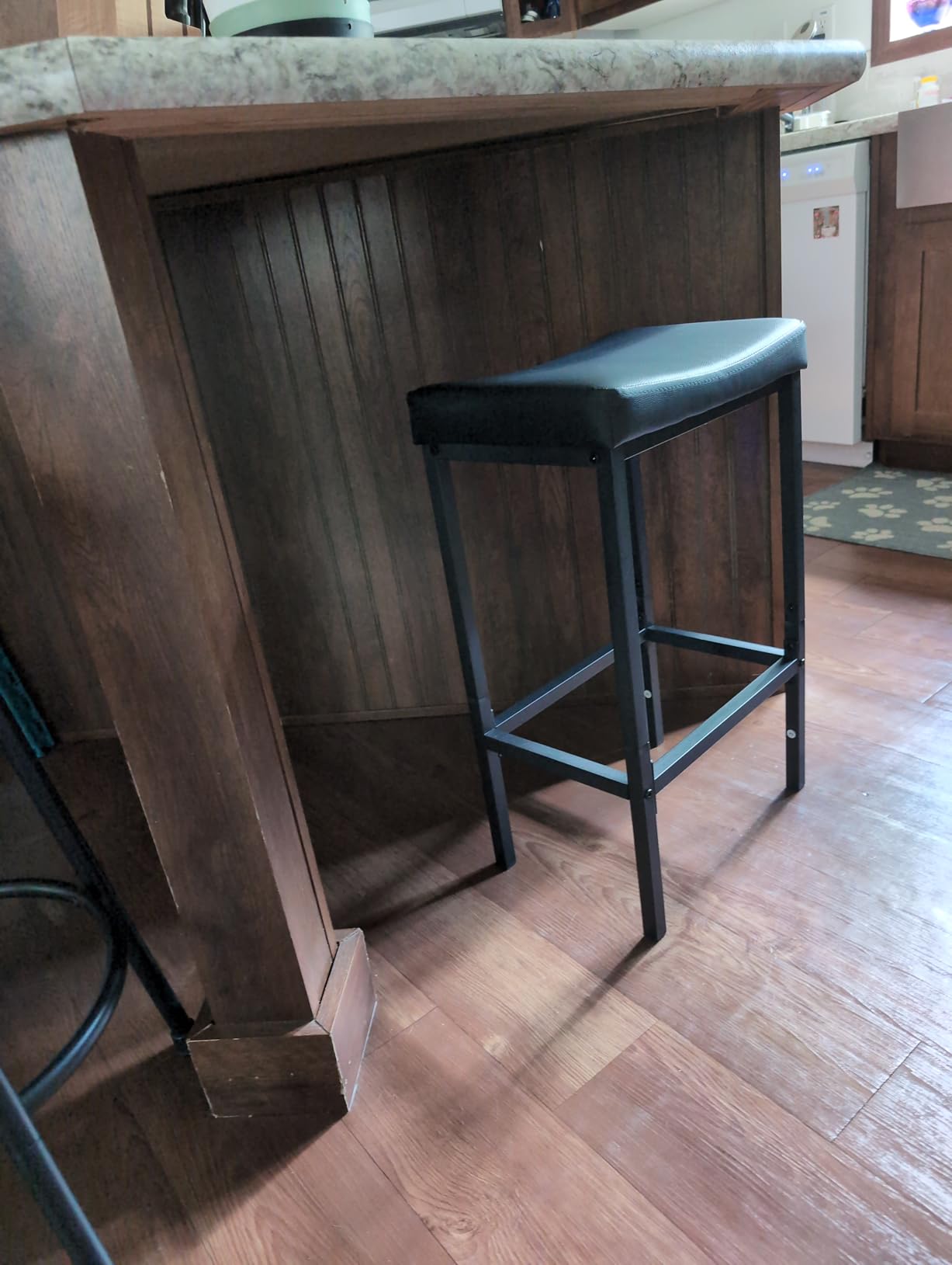 HOOBRO Bar Stools, Set of 2 Bar Chairs, Counter Height Stools, Saddle Barstools with Curved Surface, 24.8 Inches, 2.4
