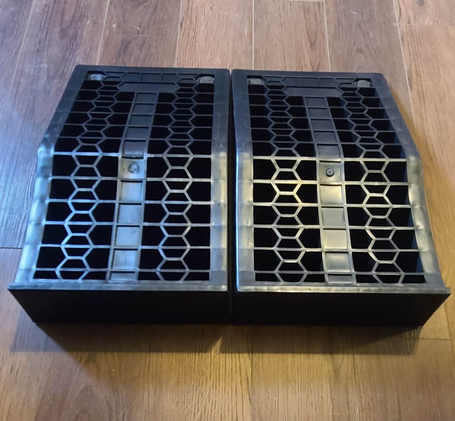 HOXWELL Car Ramps for Jack Support and Lift Vehicle Maintenance, Lightweight Low Profile Car Ramps for Garage, Heavy Duty Tire Ramps for Low Chassis Cars, 17.5''x10''x3.14'' (2PCS) customer photo 1