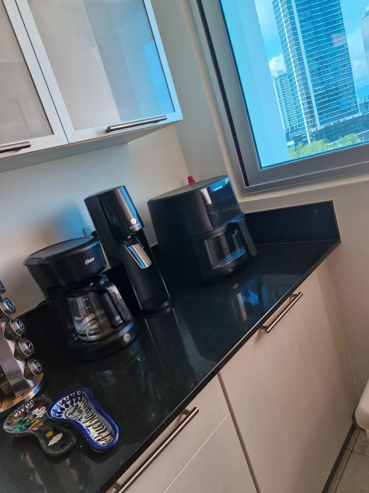 SodaStream - E-TERRA Soda Maker | VALUE BUNDLE | 3 Automatic Carbonation Levels | Includes 2x CO2 Cylinders, 3x 32 Fl Oz Dishwasher Safe Bottles, 2x Bubly Fruit Flavor Drops, 1x Power Adapter | Black customer photo 2