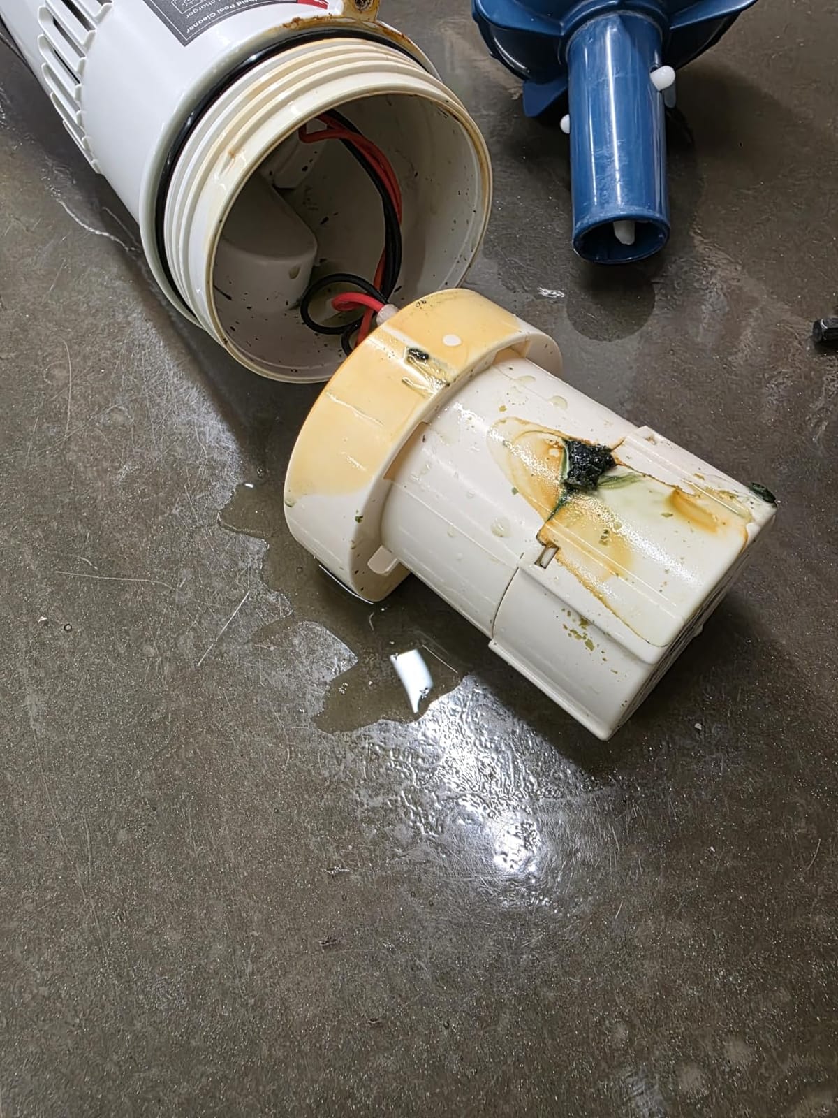 Pool Vacuum for Above Ground Pool with a Telescopic Pole, Running time up to 1H, Handheld Rechargeable Pool Cleaner with Powerful Suction up to 18.5 gallons/min, Ideal for Leaves & Debris, PC10 customer photo 1