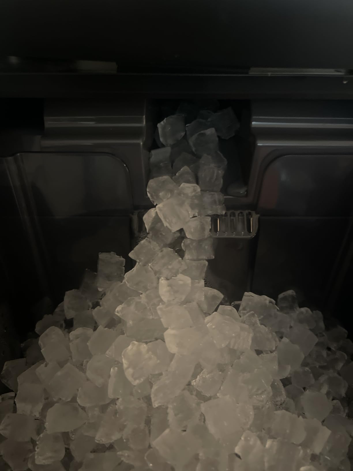Silonn Ice Maker Countertop, Portable Ice Machine with Carry Handle, Self-Cleaning Ice Makers with Basket and Scoop, 9 Cubes in 6 Mins, 26 lbs per Day, Ideal for Home, Kitchen, Camping, RV customer photo 1