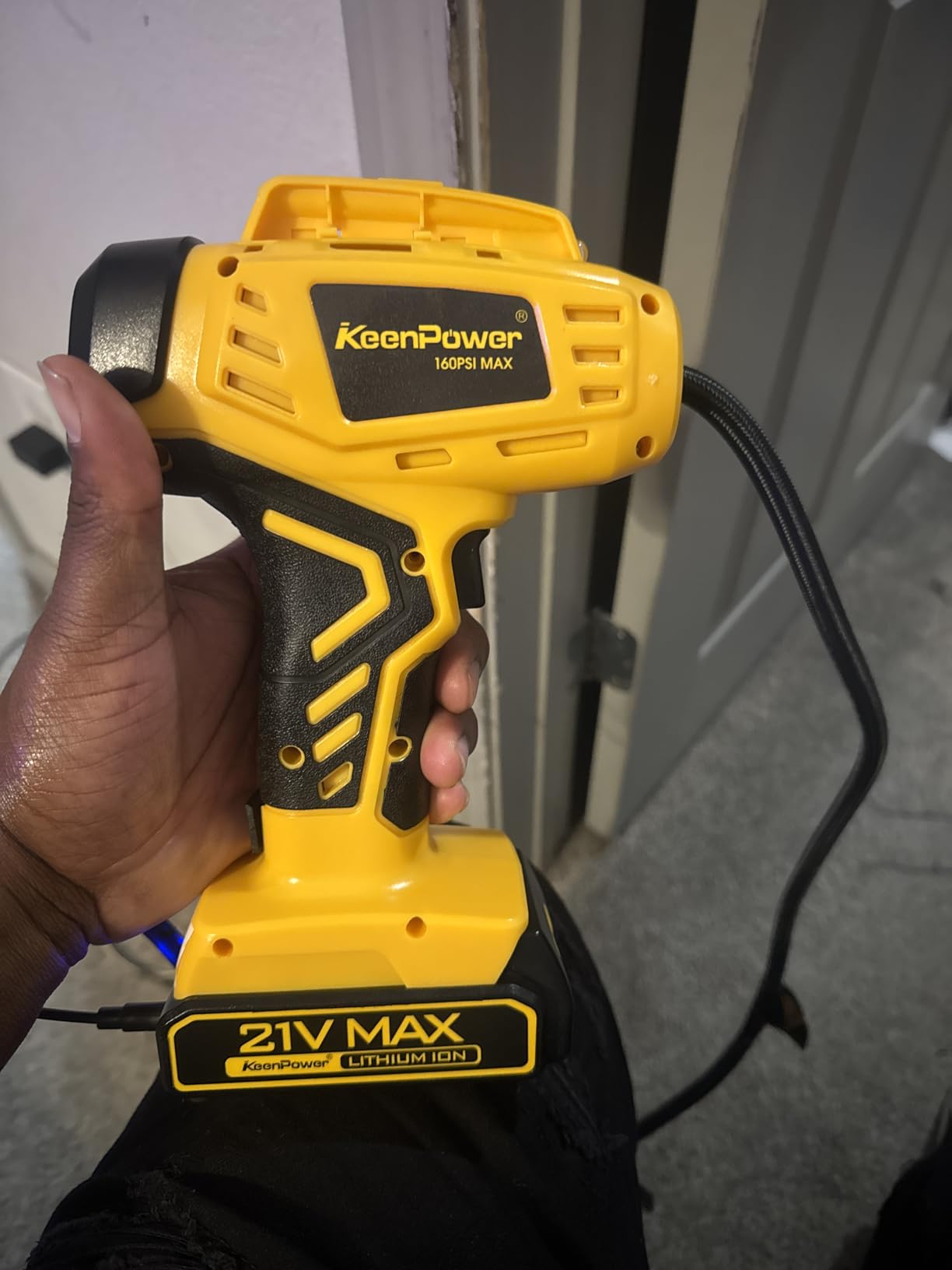 KeenPower Tire Inflator Portable Air Compressor 21V Battery Powered 160PSI customer photo 1
