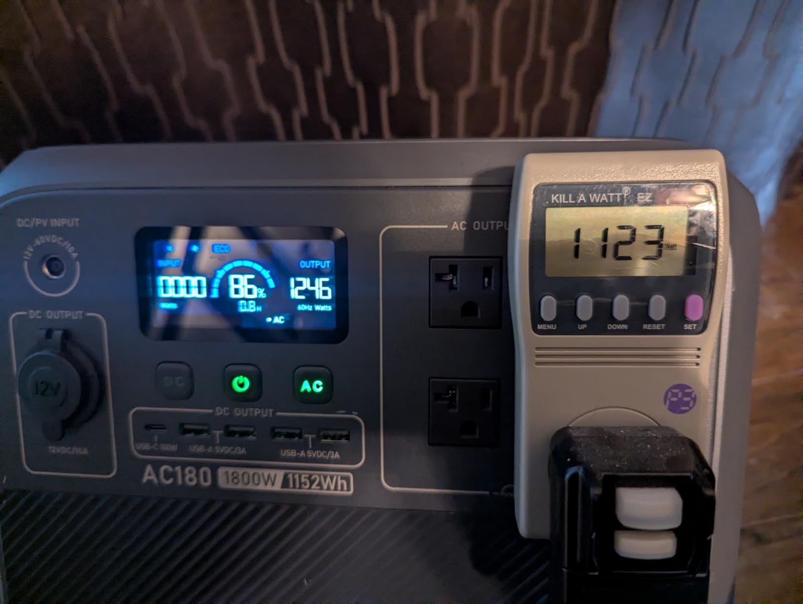 BLUETTI AC180 Portable Power Station 1152Wh 1800W LiFePO4 Solar Generator customer photo 1
