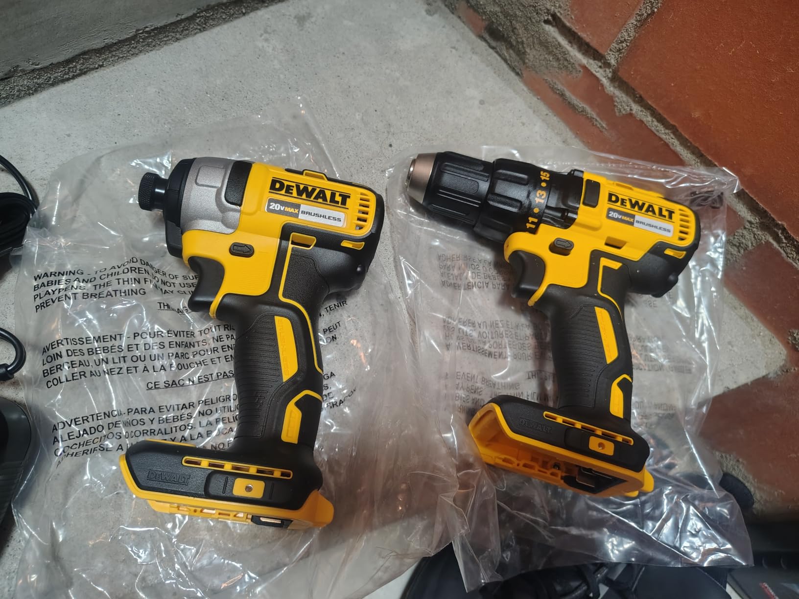 DEWALT 20V MAX Cordless Drill and Impact Driver, Power Drill Brushless 2-Tool Power Tool Combo Kit, Includes 2 Batteries, Charger and Bag (DCK277D2) customer photo 1