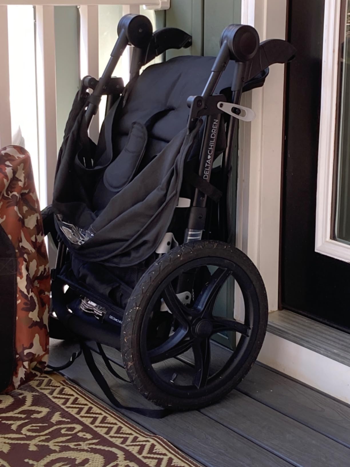 Delta Children Apollo Jogging Stroller - Shock Absorbing Frame with Large Canopy & Recline - Car Seat Compatible, Black customer photo 2
