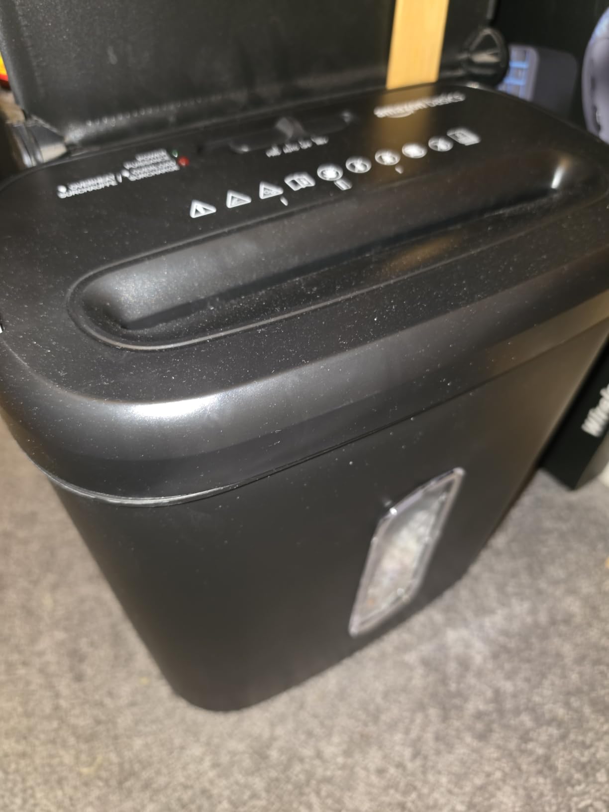 Amazon Basics 8-Sheet High Security Cross Cut Paper and Credit Card Shredder with P-4 Security, Auto Shut-off, Black customer photo 2