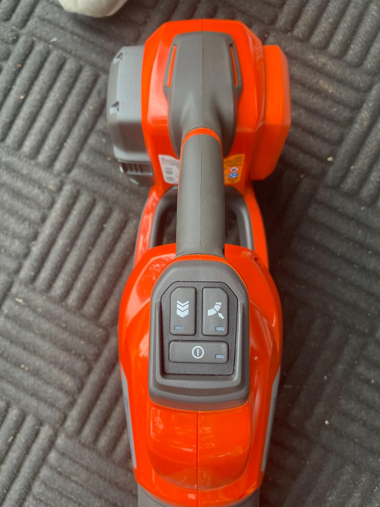 Husqvarna Leaf Blaster 350iB Leaf Blower Cordless, with Battery and Charger customer photo 2