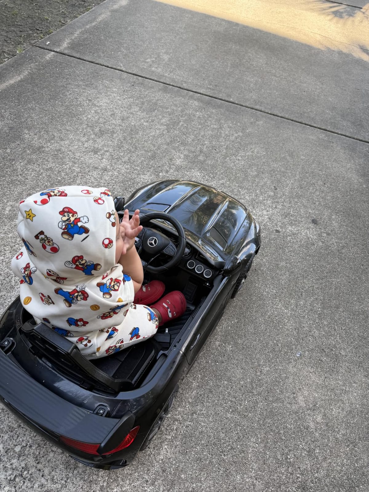 Winado 12V Licensed Mercedes Benz AMG GTR Kids Ride on Electric Car, Black customer photo 2