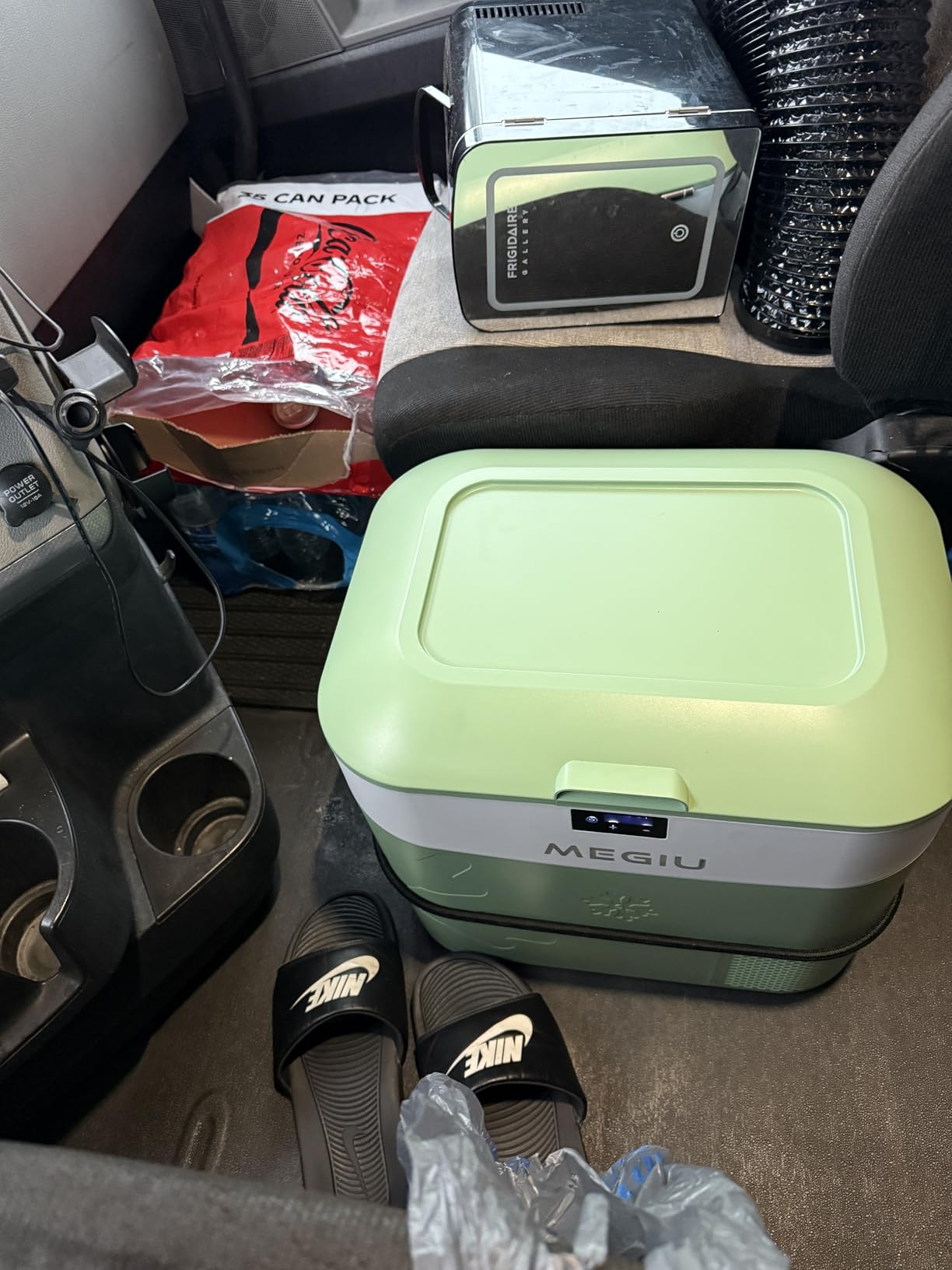 Megiu 12 Volt Refrigerator Portable Car Freezer 13.5 Quart (12.8 Liter) Compressor Cooler 12V/24V DC 110～240 Volt AC for Truck Van RV Camper SUV Boat Travel Camping Road Trips Tailgating -18℃~+15℃ customer photo 1