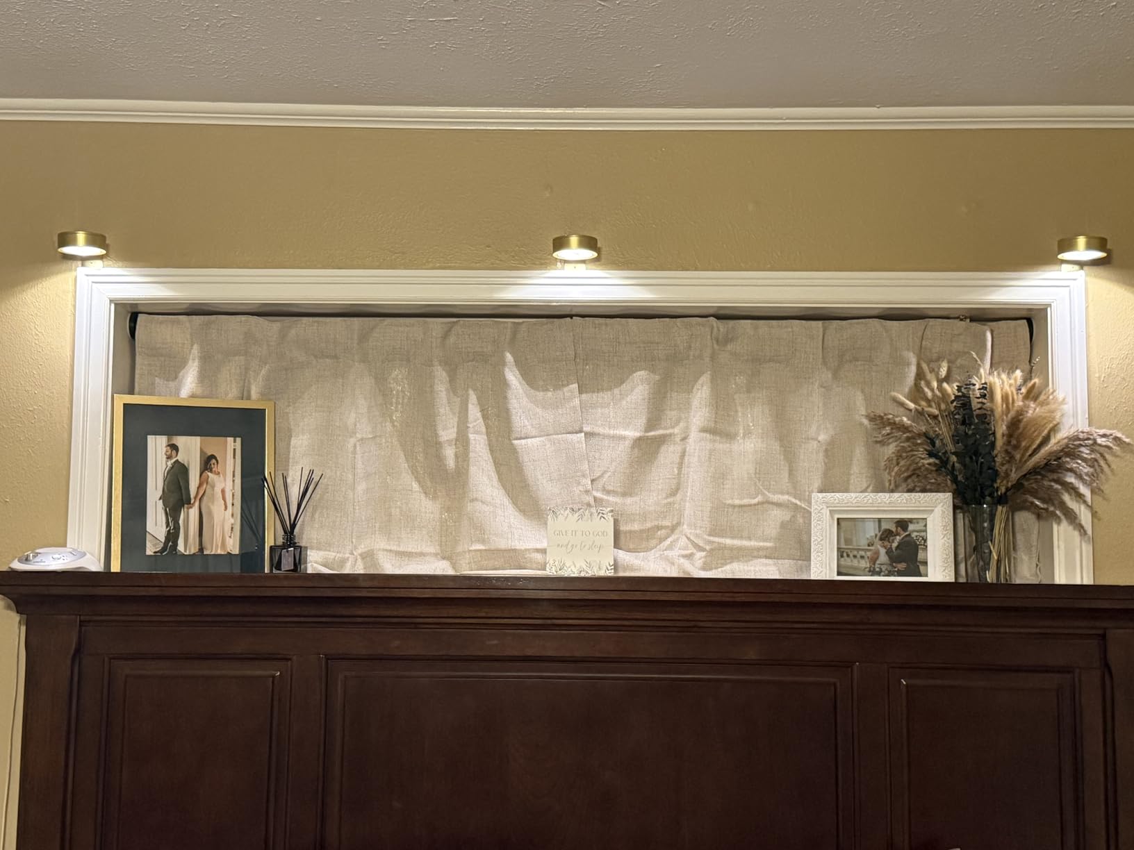 Picture Lights for Wall, Wireless Poster Lights Battery Operated, Gold customer photo 1