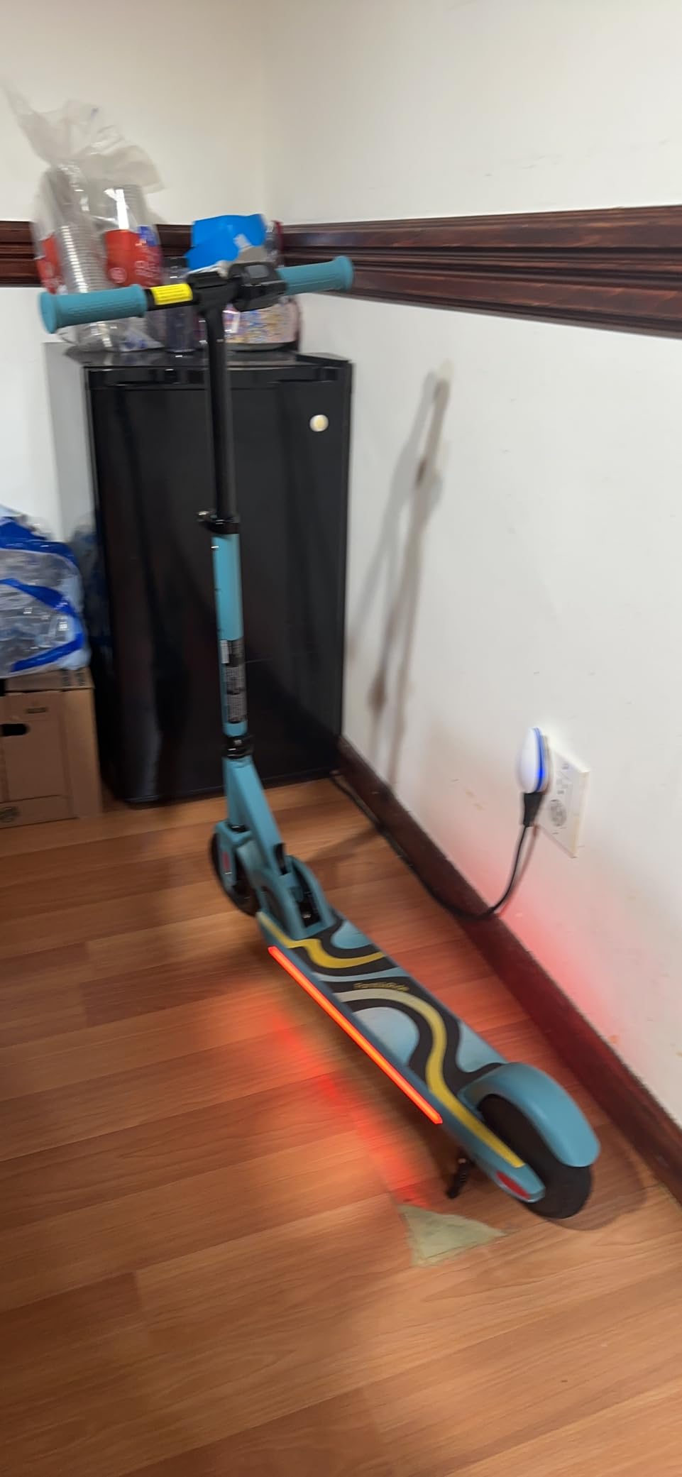 FanttikRide C9 Pro Kids Electric Scooter Ages 8-12, Colorful Rainbow Lights, E-Scooter for Kids 3.9-5.2 ft, 132 lbs, 5 Miles Range, Up to 40 min Ride Time, 5/8/10 MPH, 3 Adjustable Heights customer photo 2