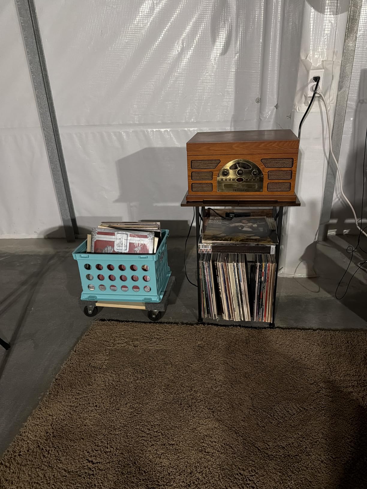 AMHANCIBLE Record Player Stand with Charging Station, Vinyl Record Storage customer photo 2