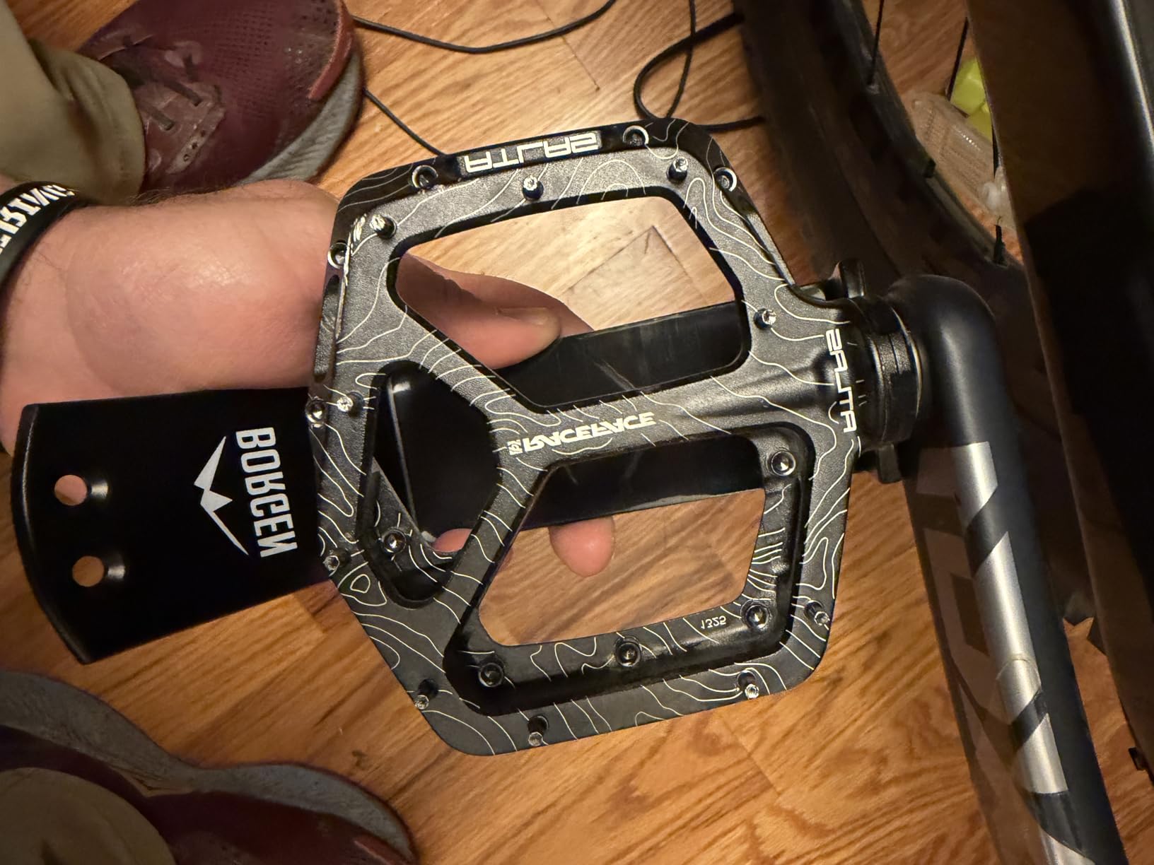 Borgen Wall Mount Pedal Hook for E-Bike & MTB - Black customer photo 2