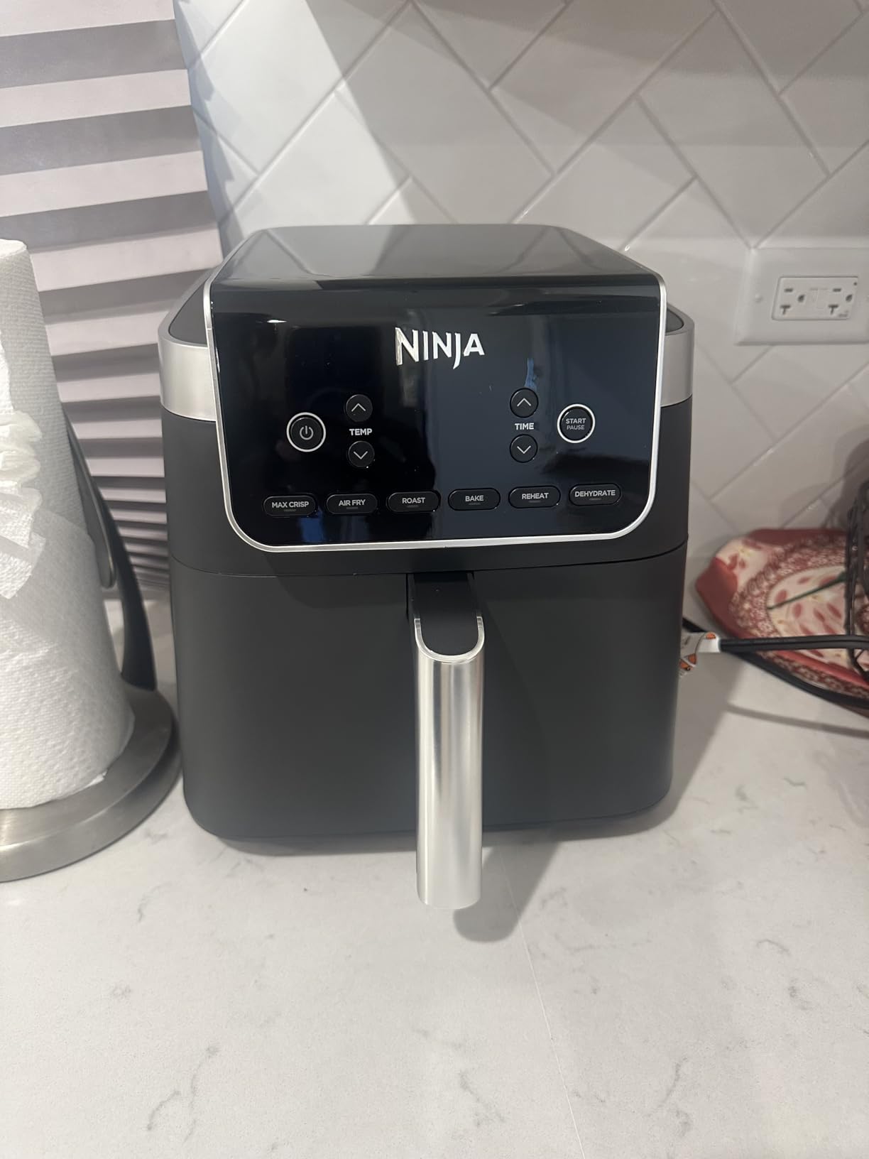 Ninja Air Fryer XL with MaxCrisp, 6.5 Qt, 6-in-1, Grey, AF181 | Max crisp, air fry, roast, bake, reheat, dehydrate, 1750W, 450F max, Fits 9 lbs wings customer photo 1