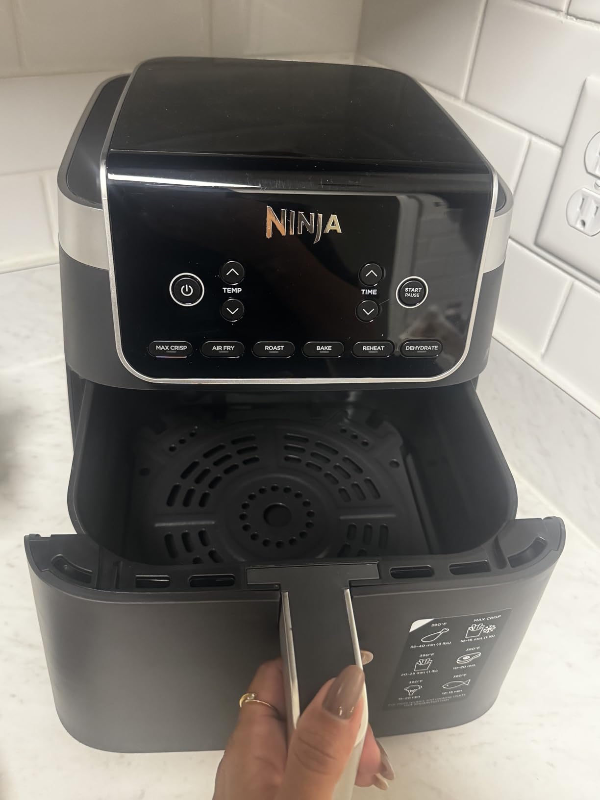 Ninja Air Fryer XL with MaxCrisp, 6.5 Qt, 6-in-1, Grey, AF181 | Max crisp, air fry, roast, bake, reheat, dehydrate, 1750W, 450F max, Fits 9 lbs wings customer photo 2