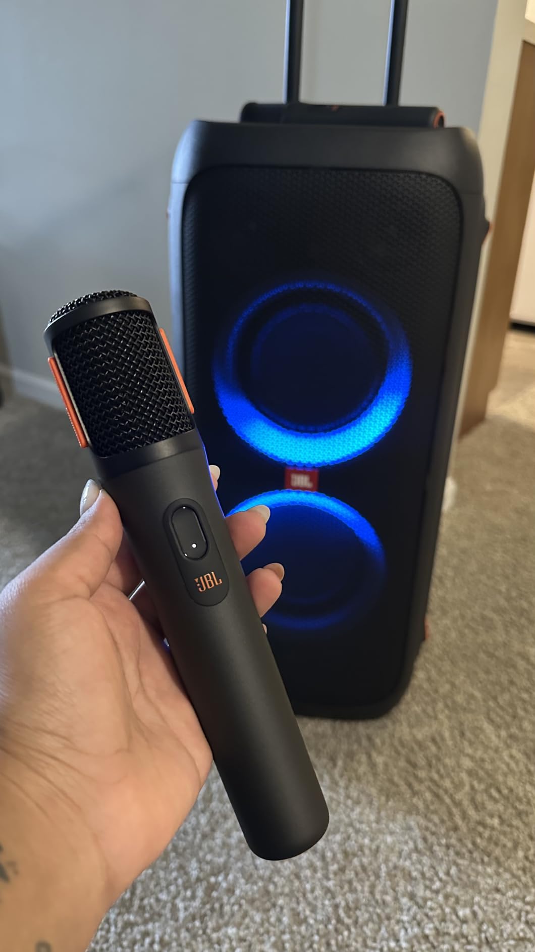 JBL PartyBox Wireless Mic - 2X Digital Wireless Microphones, Rechargeable Battery (20hrs - 700mAh), Clear Voice, Crisp Sound, Stable 2.4GHz Connection, Compatible with All PartyBox Speakers (Black) customer photo 1