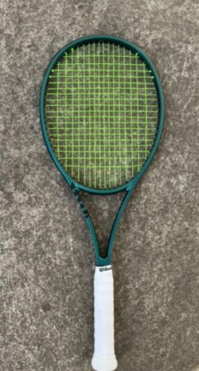Wilson Blade 100L V9 Strung Performance Tennis Rackets - Strung with Sensation 16 Natural at Mid Range Tension customer photo 1