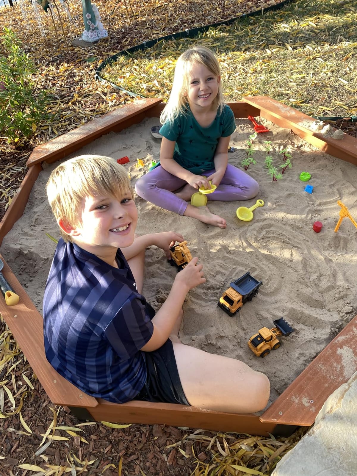 85''x78''x9'' Octagon Sandbox with Cover for Kids Outdoor Play, Wood Large Sandpit with 4 Benches, Quick Easy Install, US. Patented customer photo 2