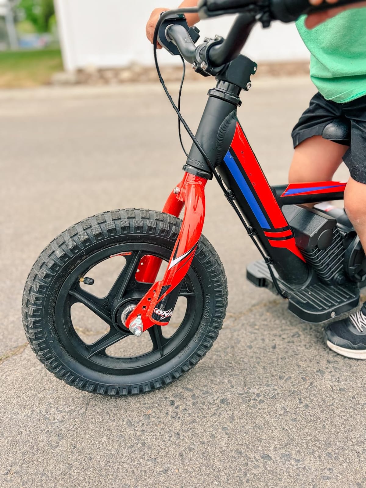 Lightweight Electric Dirt Bike for Kids, 170/340W Electric Motorcycle Up to 10/12MPH, 24V Detachable Battery, Hand-Operated Dual Brakes Electric Balance Bike for Ages 3-6/5-12 customer photo 1