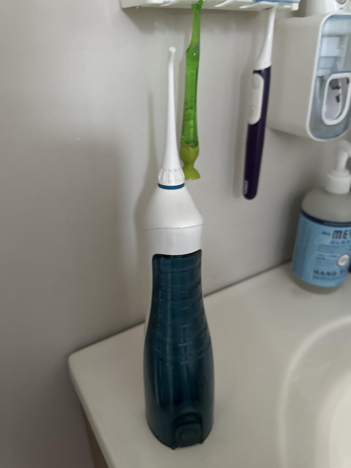 AquaSonic Water Flosser - Cordless Rechargeable Water Flossers for Teeth Cleaning - Waterproof Aqua Flosser, Portable Oral Irrigator for Dental Cleaning with 5 Jet Tips – Braces Home Travel customer photo 2