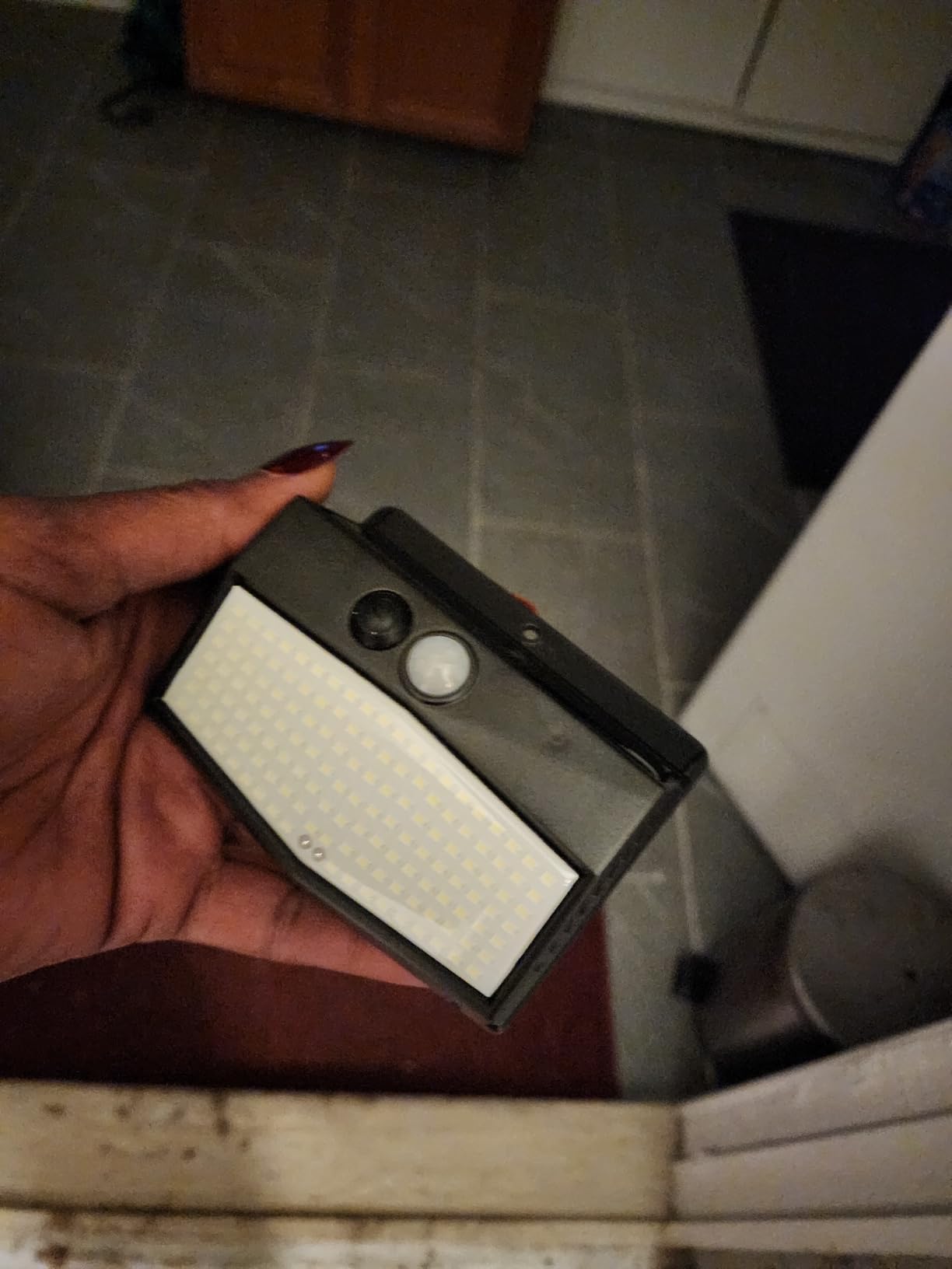 Peasur 6 Pack Solar Motion Sensor Lights Outdoor Waterproof with 3 Modes customer photo 1