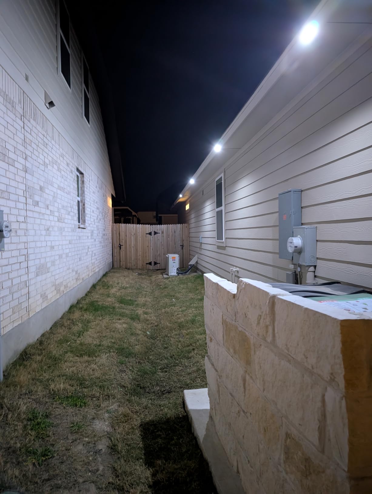 Peasur 6 Pack Solar Motion Sensor Lights Outdoor Waterproof with 3 Modes customer photo 2