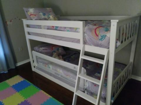 Max & Lily Fundamental Twin Low Bunk Bed, Kids Solid Wood Modern Bed Frame with Strong Wooden Slats, Non-Toxic Finishes, High Weight Capacity, Pecan customer photo 2
