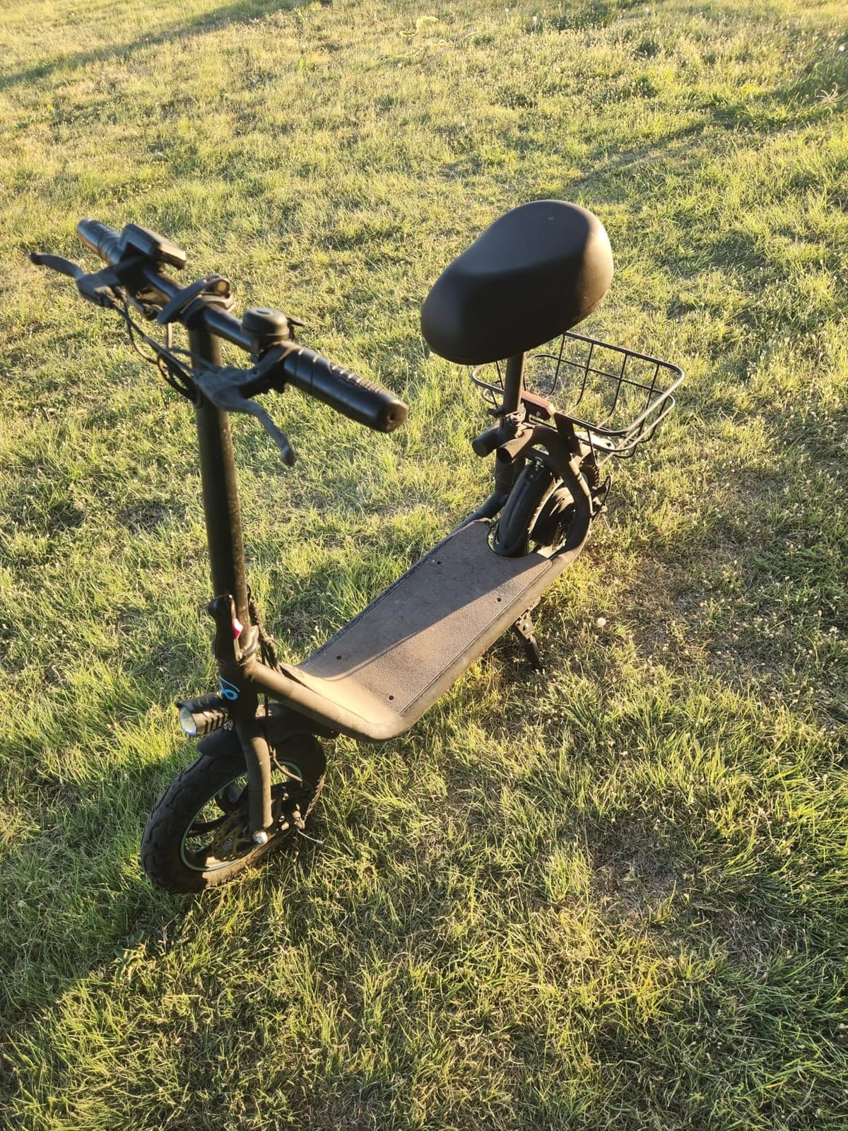 Gyroor Electric Scooter with Seat for Adults 20 Miles Range customer photo 1