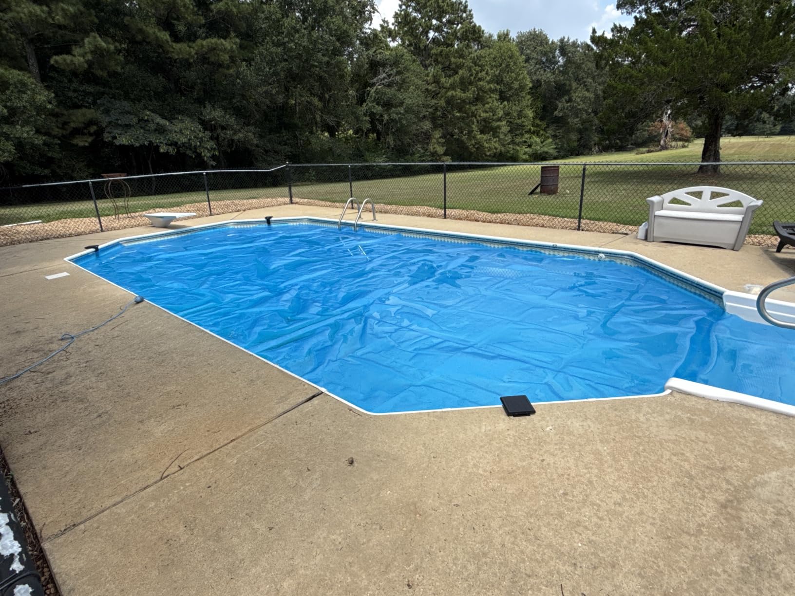 VEVOR Solar Pool Cover 40 x 20 ft, 16 Mil Rectangle Solar Blanket Blue customer photo 2