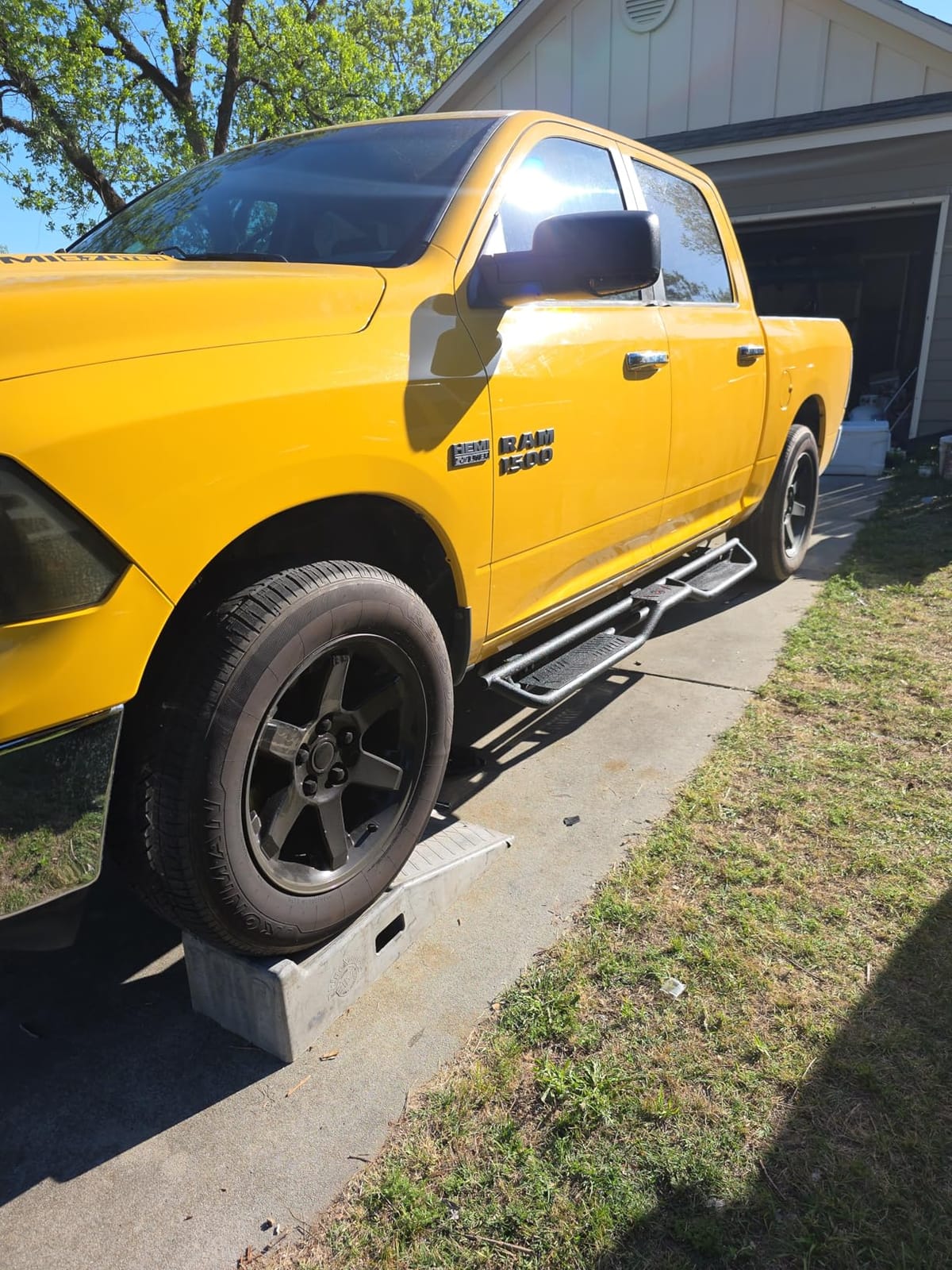 YZONA Running Boards for 2019-2026 Chevy Silverado & GMC Sierra Side Steps customer photo 1
