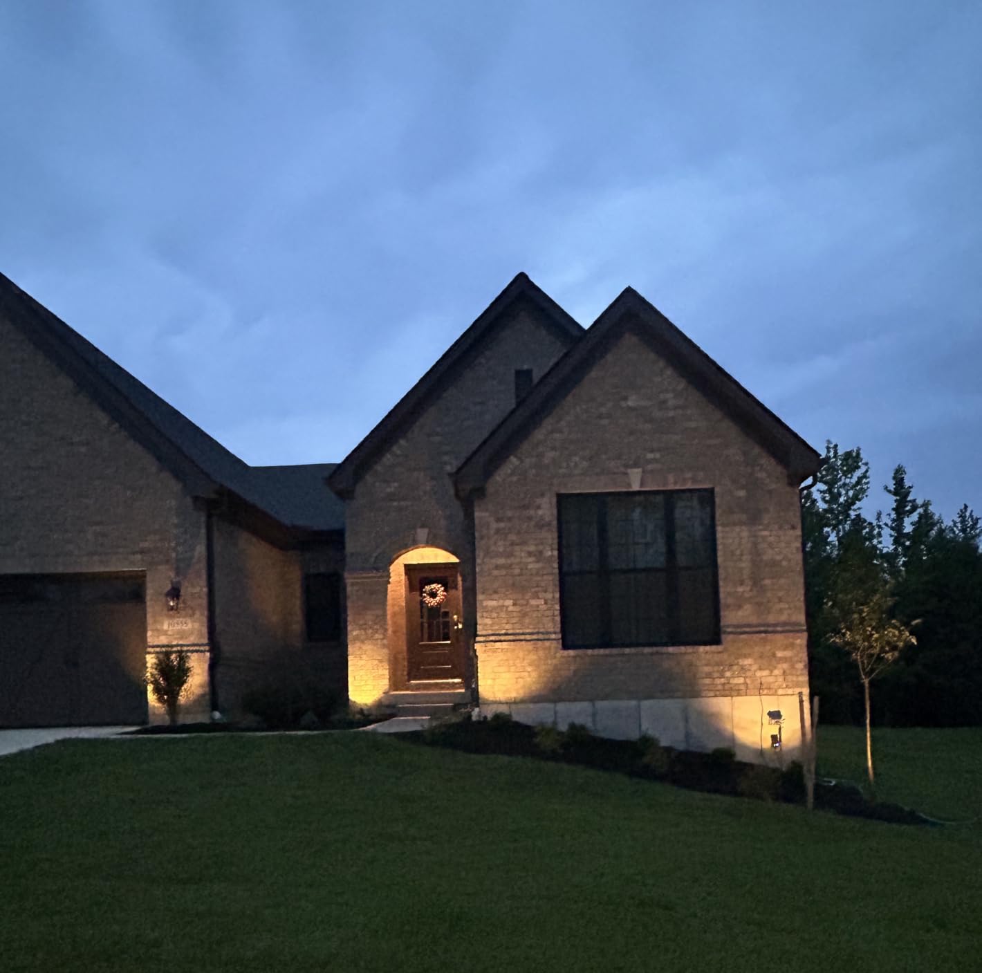 ZUCKEO All-in-One Landscape Lighting Kit, 5W LED Low Voltage Landscape Lights with Transformer and 80FT Wire, Waterproof Outdoor Spotlight with Connectors for Yard Garden House, 3000K 12-24V 8Pack customer photo 1