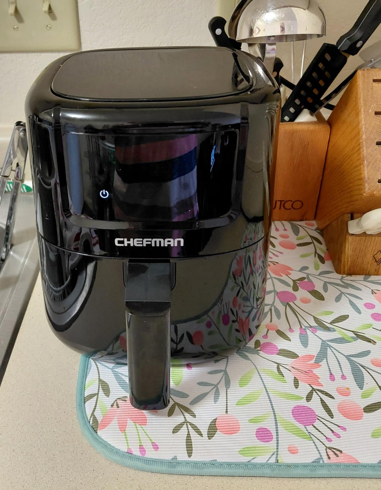 CHEFAN 2 Qt Mini Air Fryer - Digital Space-Saving Compact Air Fryer with Nonstick and Dishwasher Safe Basket, Quick & Easy Meals in Minutes, Features Digital Timer and Shake Reminder - Black customer photo 2