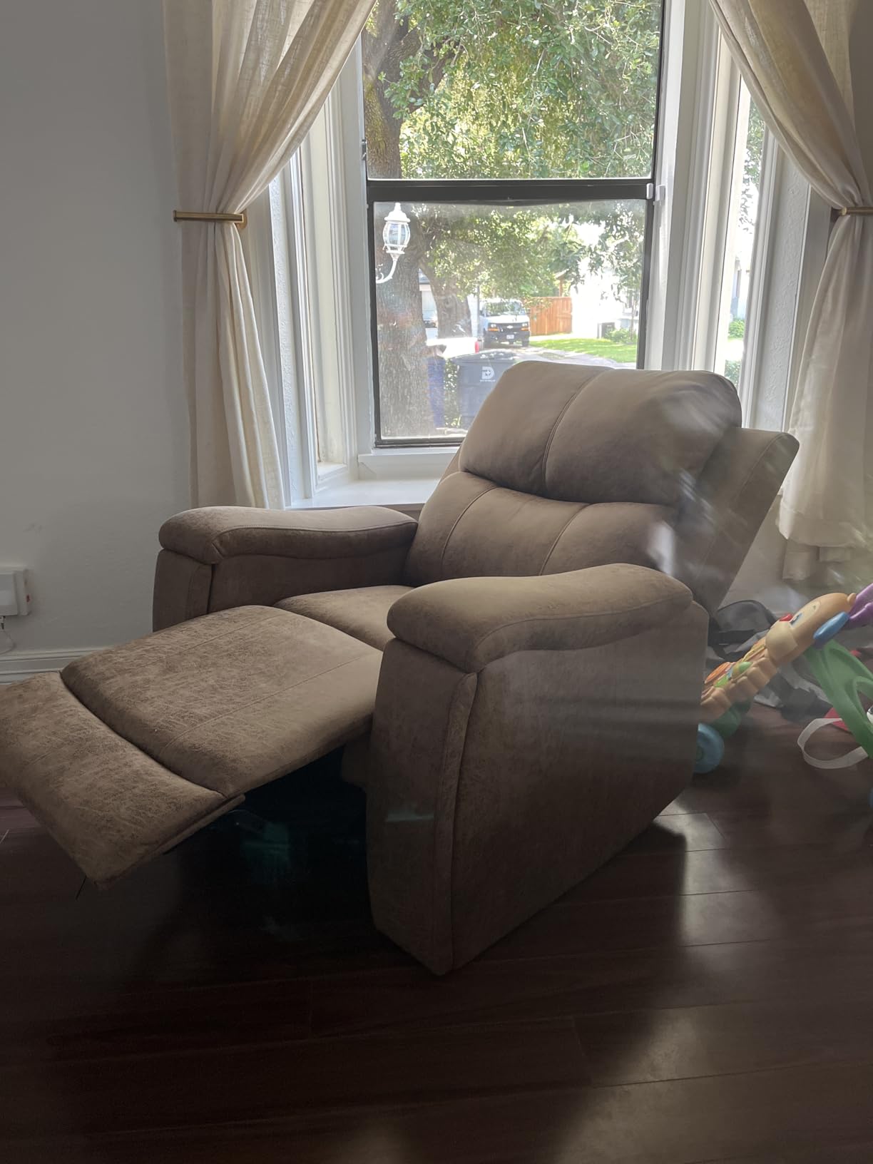 CANMOV Leather Recliner Chair, Classic and Traditional Manual Recliner Chair with Overstuffed Arms and Back, Manual Single Sofa with Concealed Cup Holders,Nut Brown customer photo 2