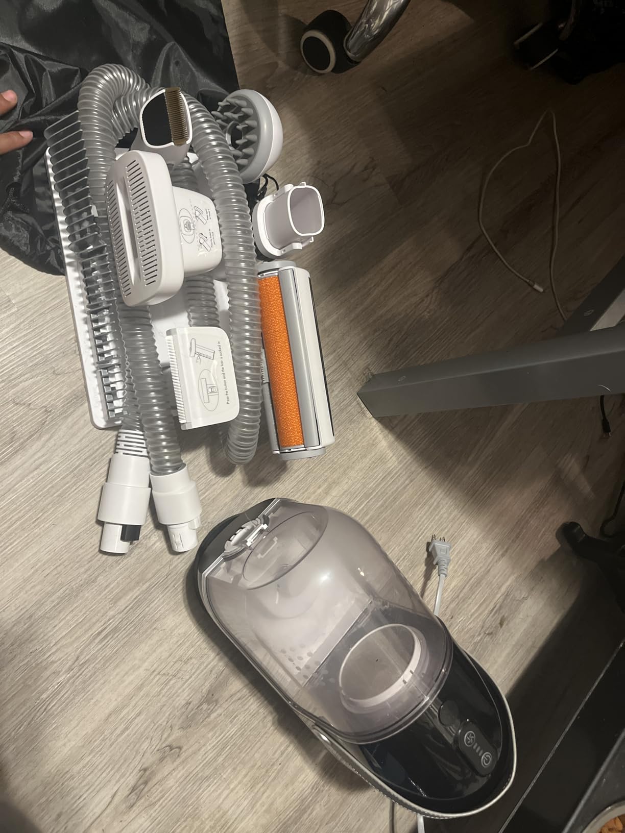 HEAPETS Dog Grooming Vacuum Kit - 3L Vacuum with 7 Tools, Low Noise Electric Clipper and Brush for Pet Shedding at Home, White customer photo 1