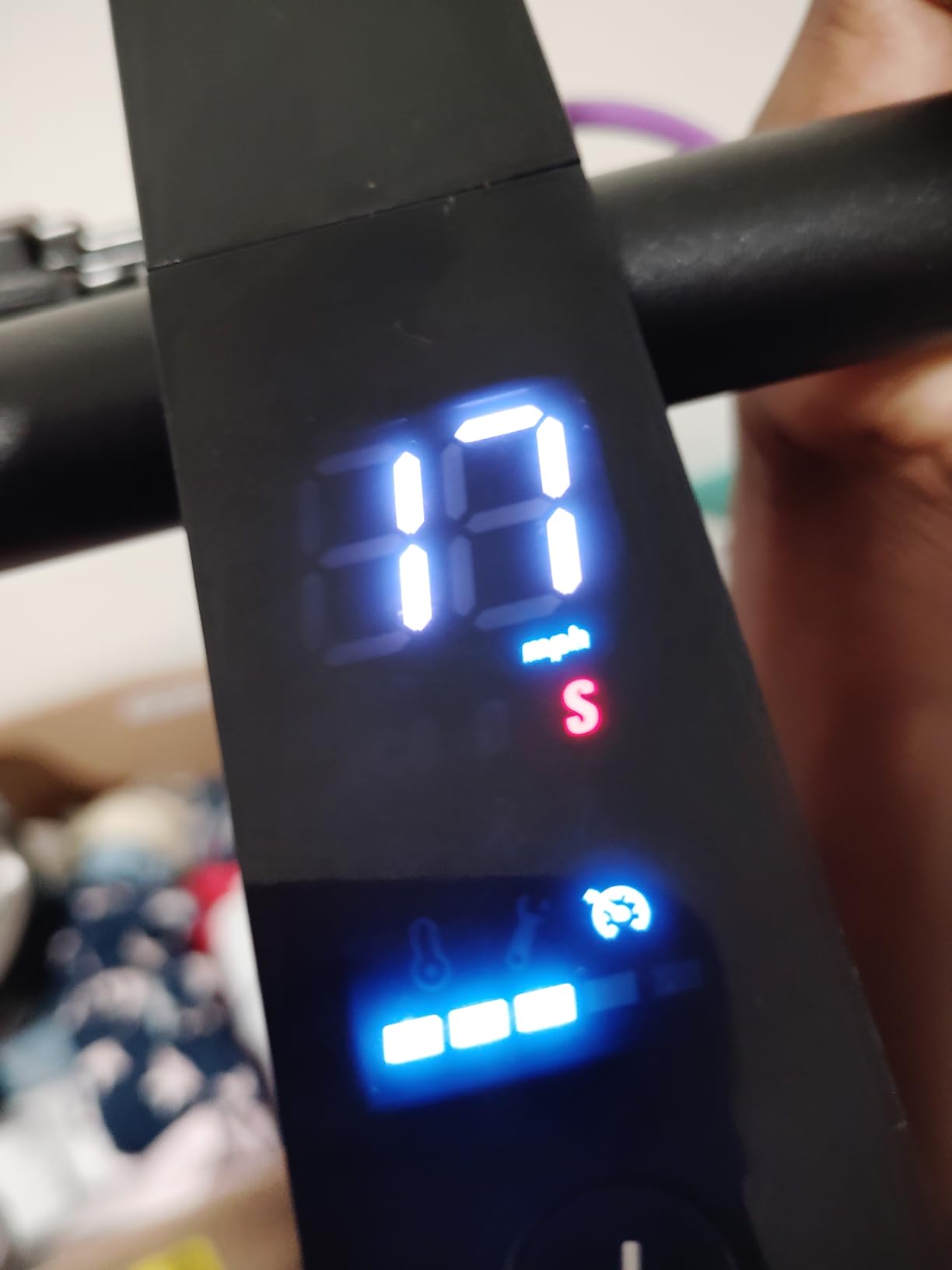 Aovowheel Electric Scooter for Adults, Folding E Scooter Commuting Scooters customer photo 2