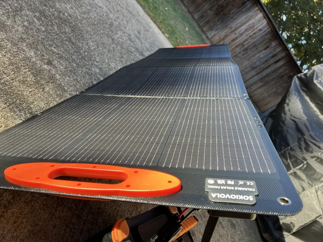 SOKIOVOLA N-Type 16BB 200W Portable Solar Panel for EF/Jackery/Bluetti/Anker Power Station Foldable Solar Panel 25% High Efficiency IP68 Waterproof for Outdoor Trip RV Camping Blackout Off Grid customer photo 1