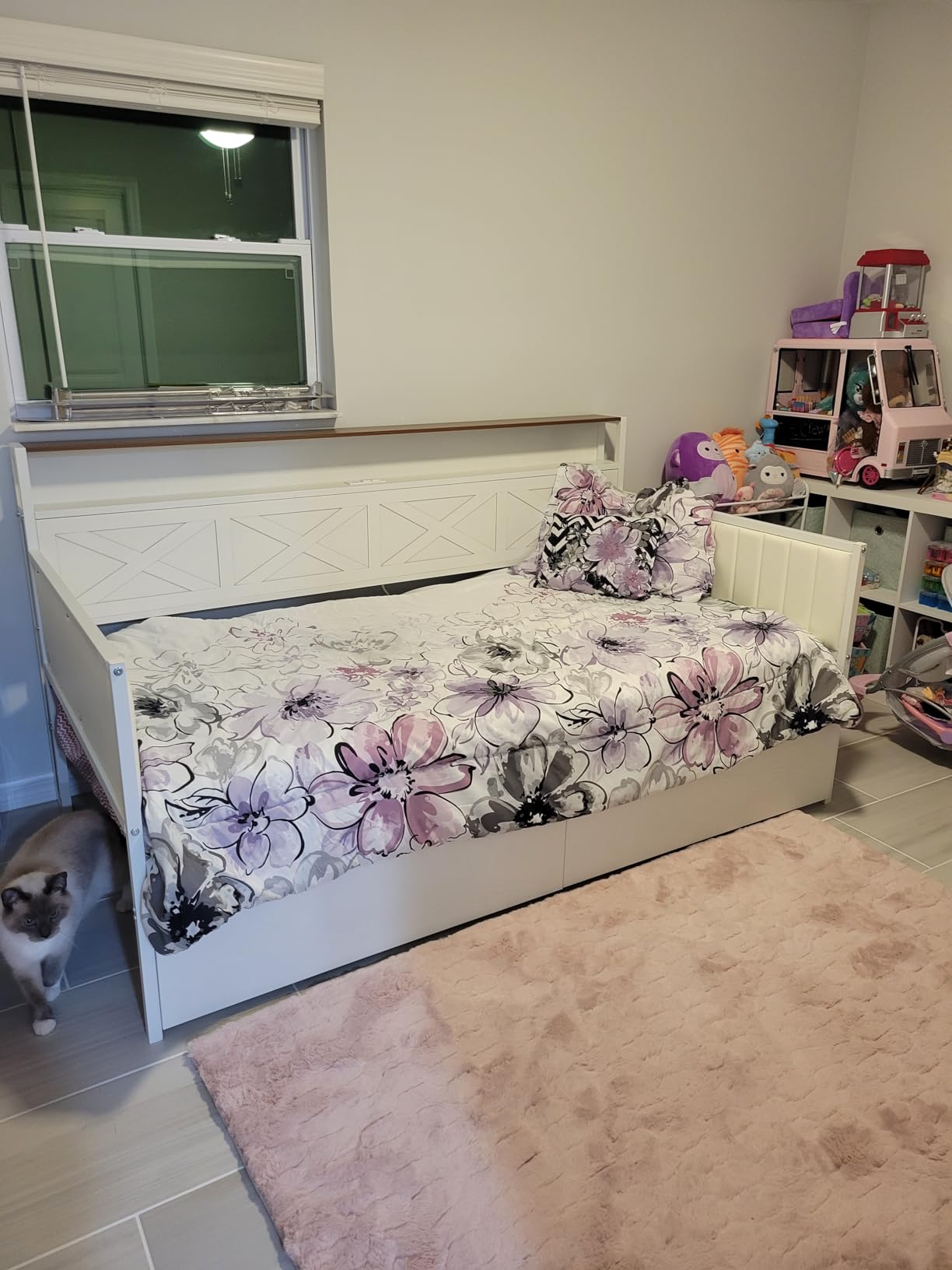 IRONCK Twin Size Daybed with Storage Drawers, Charging Station, White customer photo 2
