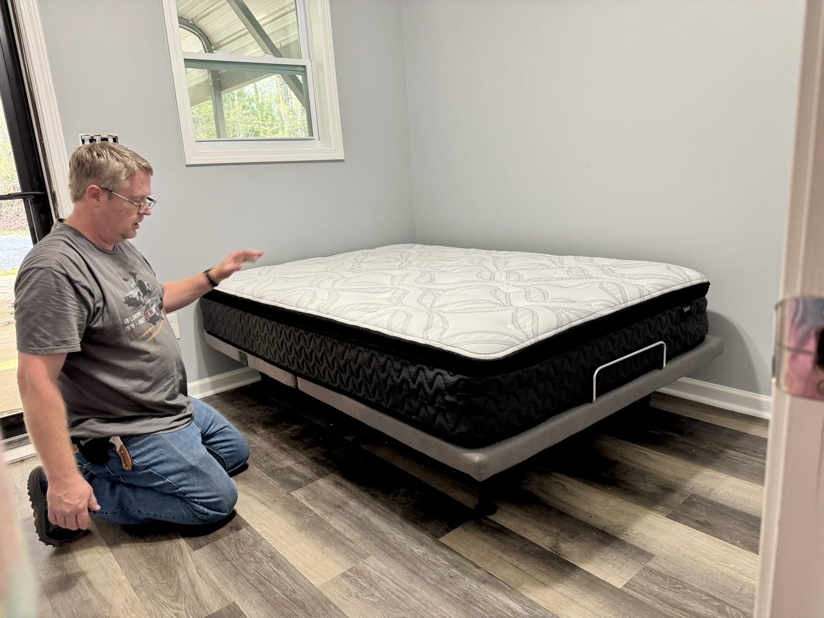 Adjustable Bed Frame King Size with Wireless Remote, Head Foot Incline, USB, Underbed Light - Heavy Duty Platform, Zero Gravity Bedframe customer photo 2