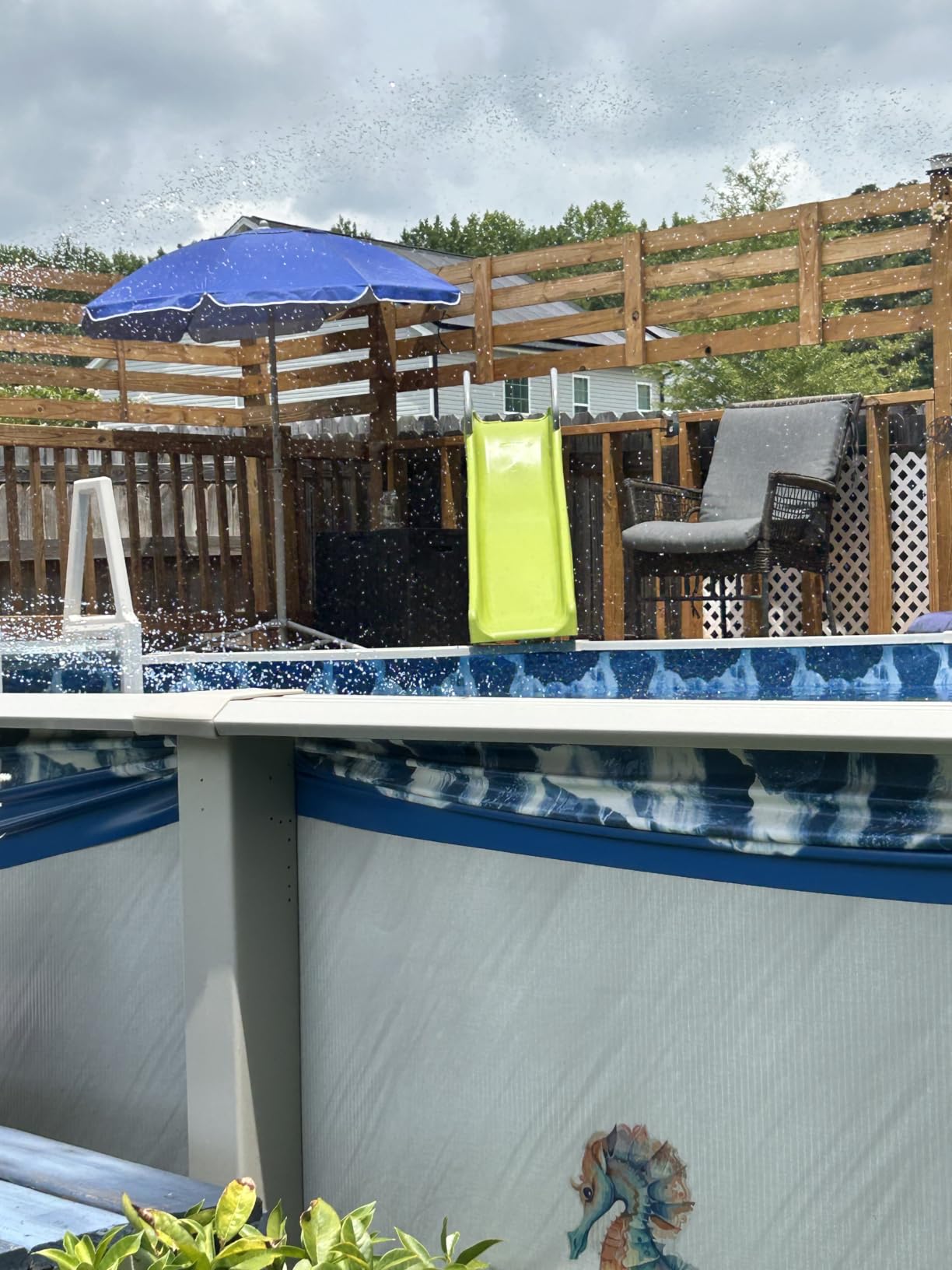 Qaba Outdoor Slide Freestanding Wave Slide for Kids Ages 3-8 5.7FT Green customer photo 1