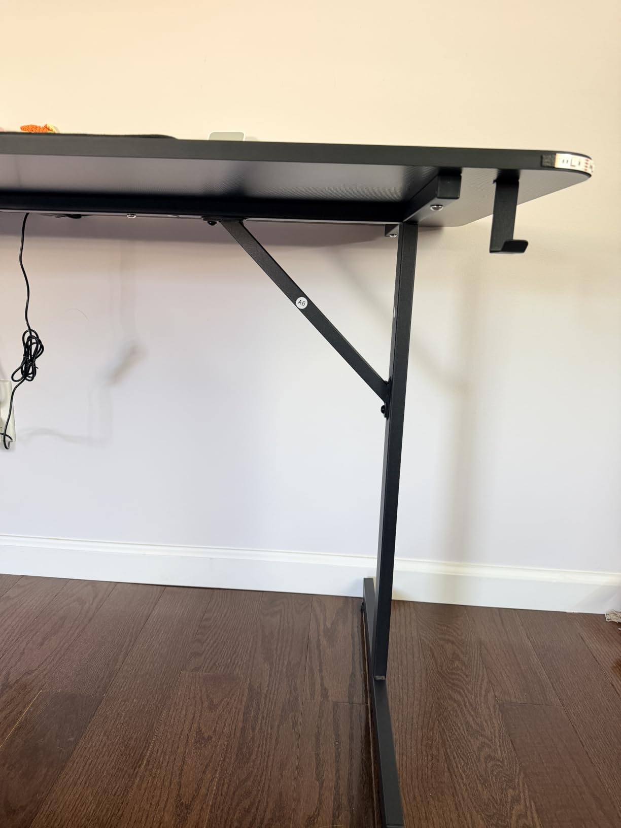 GTPLAYER 55 Inch Gaming Desk with LED Lights, Large Computer Desk with Mouse Pad for Home Office, T-Shaped Carbon Fibre Surface PC Game Workstations with Headphone Hook customer photo 2