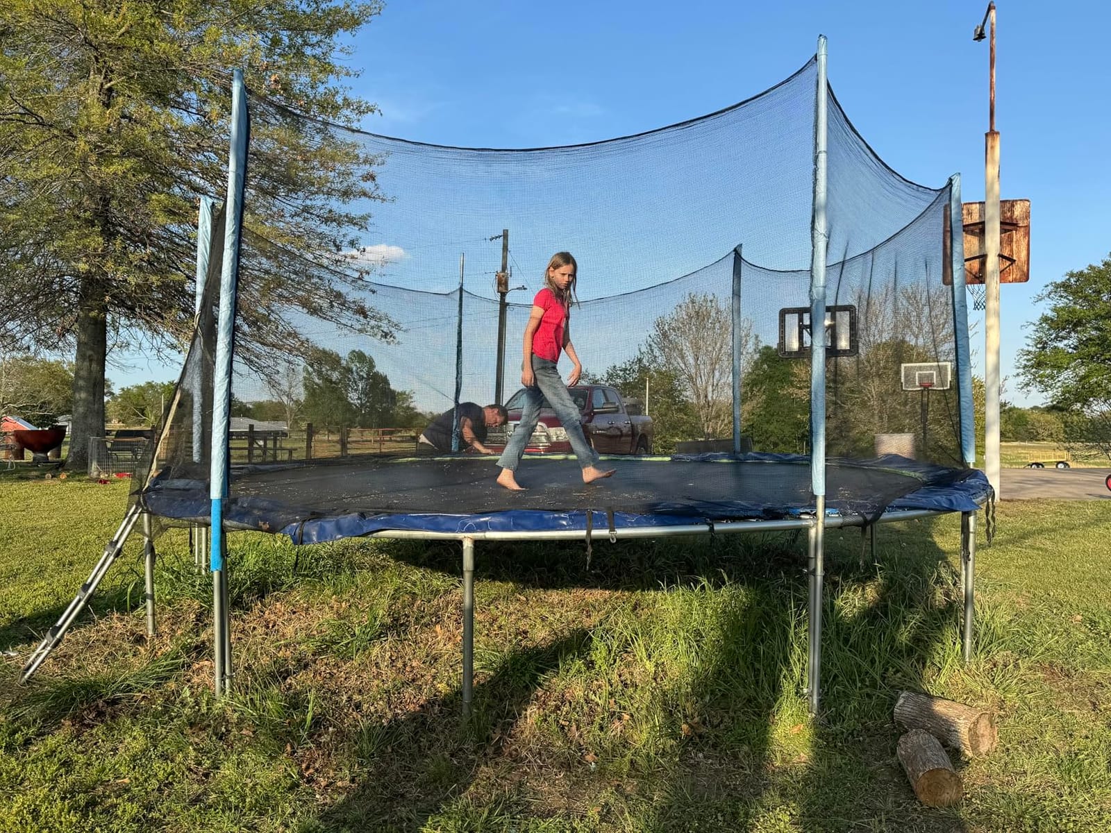 Zupapa 1800LBS Capacity No-Gap Design 16 15 14 12FT Trampoline with Safety Enclosure Net and Non-Slip Ladder 10-Year Quality Assurance Perfect for Kids Family Outdoor Backyard Fun customer photo 1