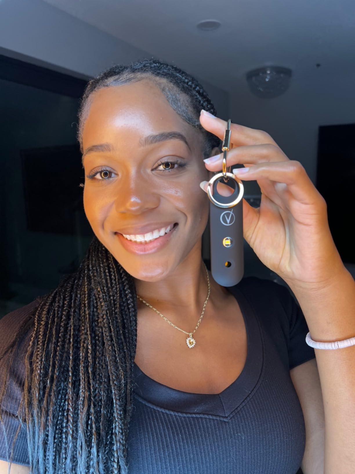Vantamo Personal Alarm for Self Defense with Low Battery Notice, Strobe Light & Extra Loud 130 dB Double Speakers Safety Keychain Set for Women, Rechargeable Panic Button for Womens Self Defense customer photo 1