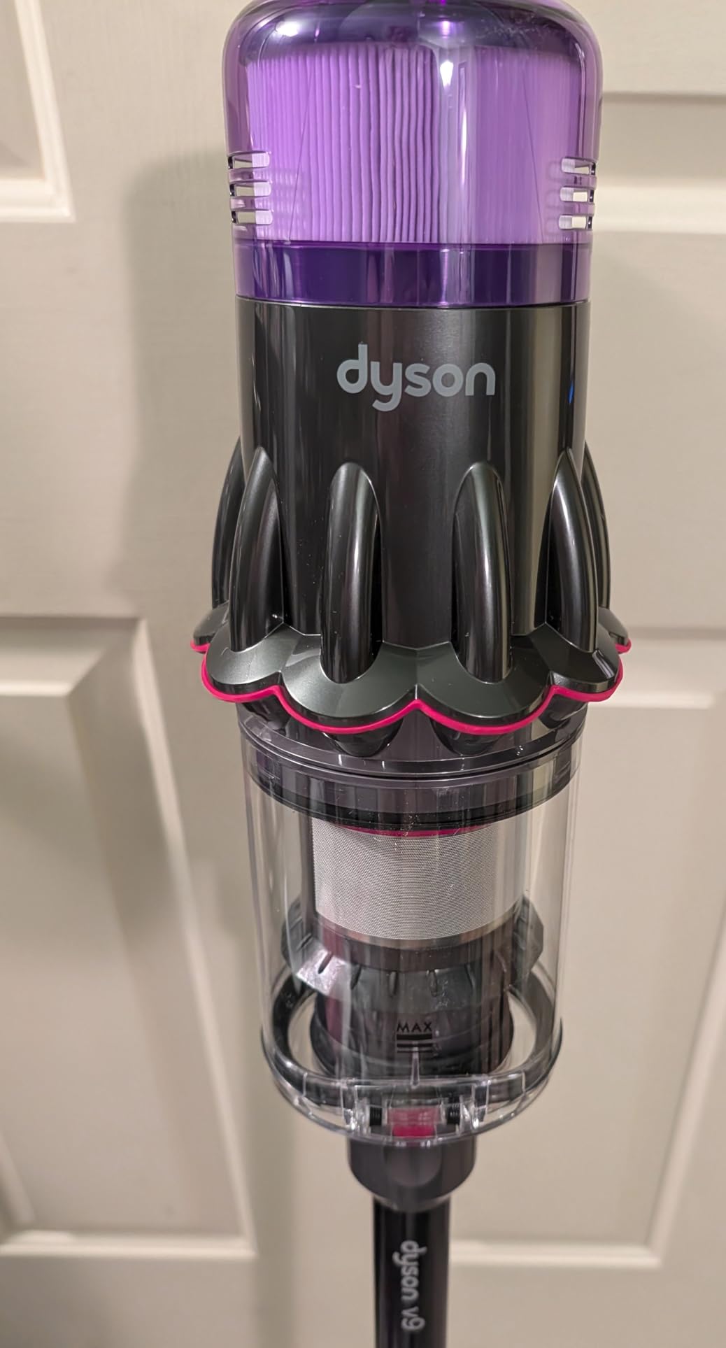 Dyson V9 Motorbar Cordless Vacuum, Cleans Hard Floors and Carpets, Detangles, Converts to Handheld, 100AW, 3 Power Modes, Up to 40 Minutes¹ customer photo 1