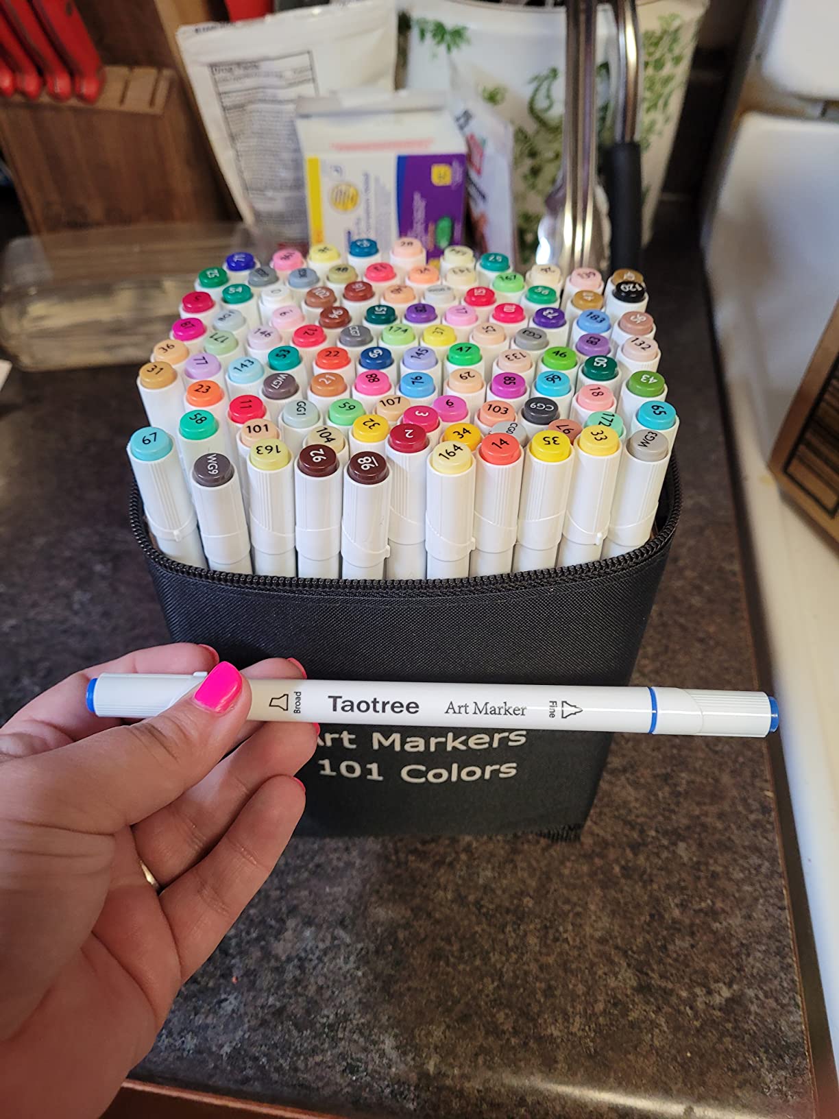 Taotree Alcohol Markers & Holders, 100 Colors Dual Tips Coloring Markers customer photo 1