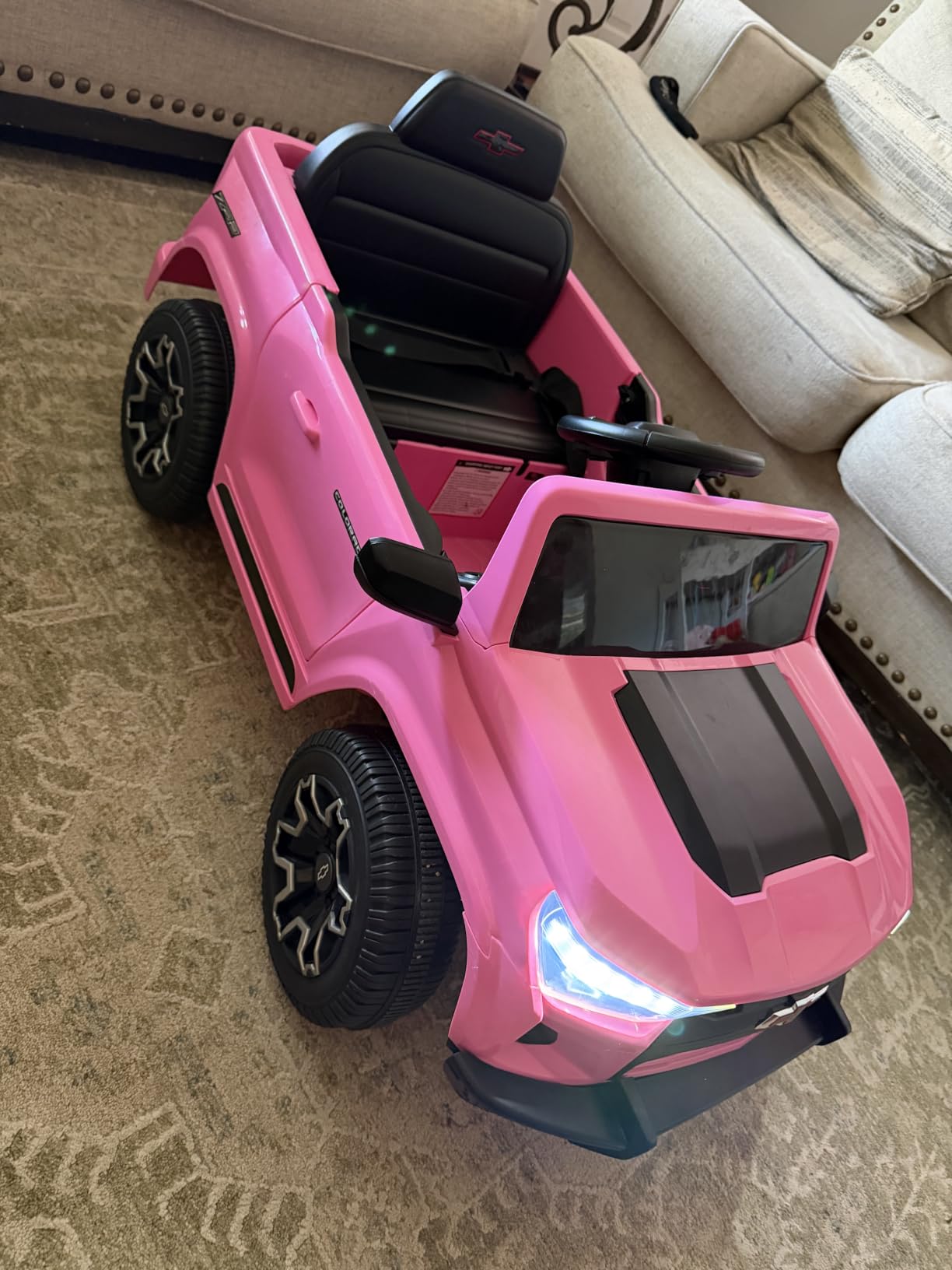 Winado 12V Licensed Chevrolet Colorado Electric Ride on Car, Black customer photo 2
