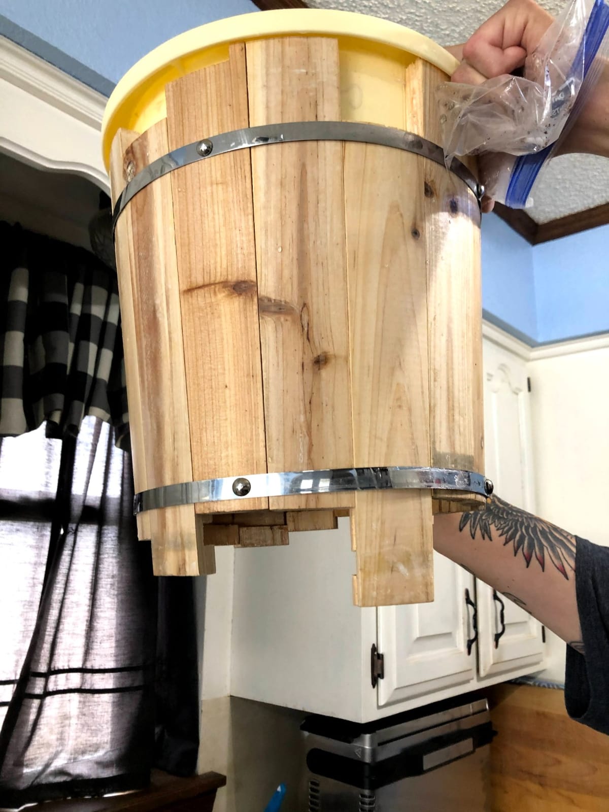 Elite Gourmet EIM949 6Qt Old Fashioned Walnut Wood Bucket Ice Cream Maker customer photo 2