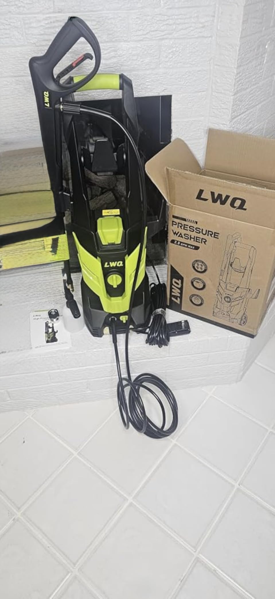 Pressure Washer, Power Washer with 4 Quick Connect Nozzles 1 Foam Cannon, High Pressure Cleaning Machine for Cars/Fences/Driveways/Patios/Farms/Home Cleaning(Bright Green) customer photo 1